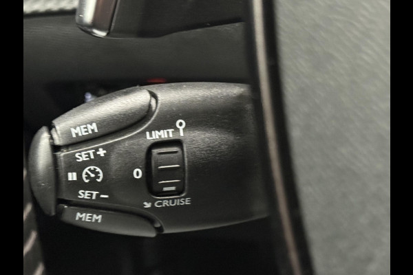 Peugeot 2008 1.2 PureTech 130pk Allure S&S Automaat Navigatie Apple Carplay Android Auto Camera Parkeersensoren achter Cruise Control Full Led Climate Control Lichtmetalen velgen