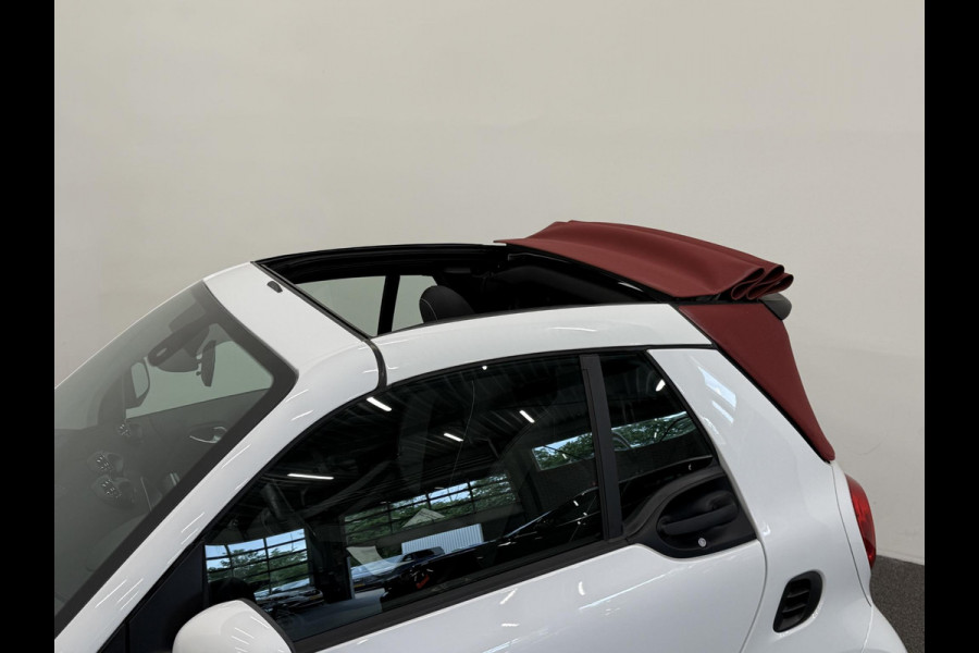 Smart Fortwo Cabrio EQ Comfort 18 kWh Automaat Navigatie Apple Carplay Android Auto Parkeersensoren Achter Climate Control Elektrisch Cabriodak DAB+