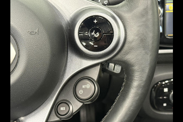 Smart Fortwo Cabrio EQ Comfort 18 kWh Automaat Navigatie Apple Carplay Android Auto Parkeersensoren Achter Climate Control Elektrisch Cabriodak DAB+