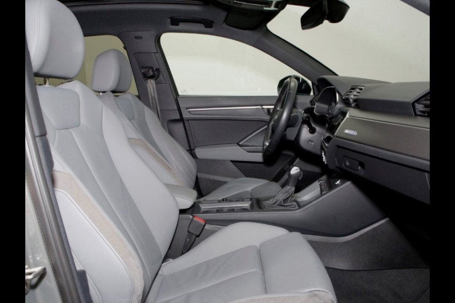 Audi Q3 45 Tfsi-e S-LINE (2x) ** MATRIX, LEDER, PANORAMA, TREKH, ACC, 20-inch LMV ** 1e EIG - UNFALLFREI ** ** INFORMEER OOK NAAR ONZE AANTREKKELIJKE FINANCIAL-LEASE TARIEVEN **