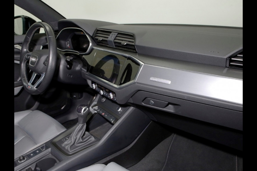 Audi Q3 45 Tfsi-e S-LINE (2x) ** MATRIX, LEDER, PANORAMA, TREKH, ACC, 20-inch LMV ** 1e EIG - UNFALLFREI ** ** INFORMEER OOK NAAR ONZE AANTREKKELIJKE FINANCIAL-LEASE TARIEVEN **
