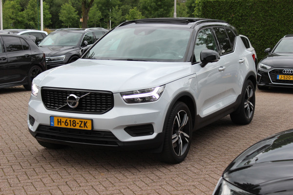 Volvo XC40 1.5 T5 Recharge R-Design 262pk / Full option! / Trekhaak / Panoramadak / 360Camera / Harman Kardon / 19'' / Stoel+Stuurverwarming / CarPlay / Dodehoek / DAB / Cruise Control