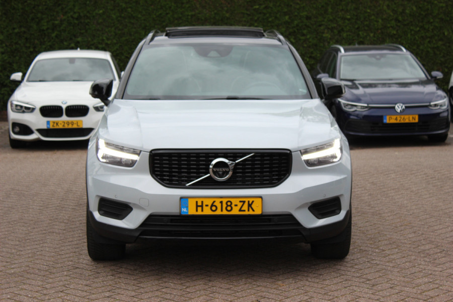 Volvo XC40 1.5 T5 Recharge R-Design 262pk / Full option! / Trekhaak / Panoramadak / 360Camera / Harman Kardon / 19'' / Stoel+Stuurverwarming / CarPlay / Dodehoek / DAB / Cruise Control