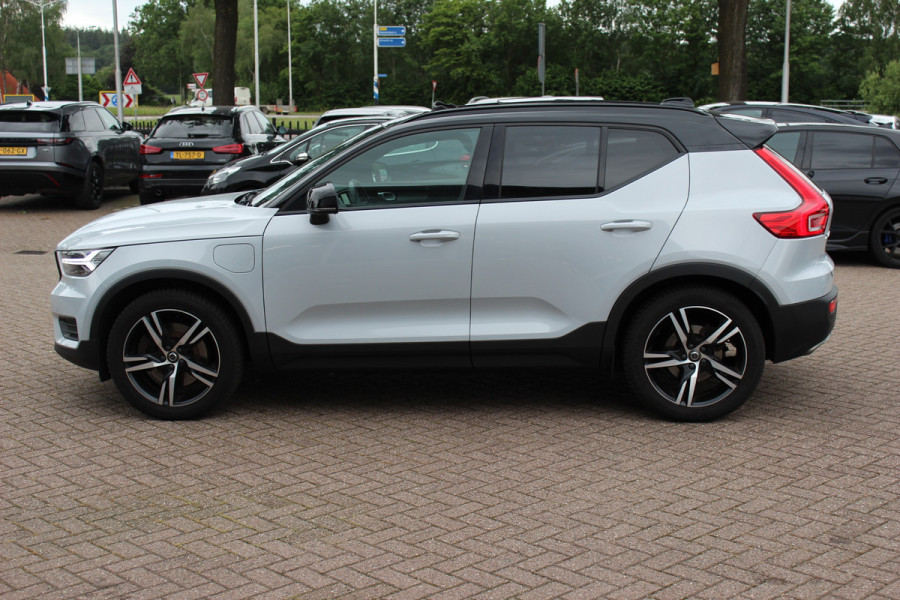 Volvo XC40 1.5 T5 Recharge R-Design 262pk / Full option! / Trekhaak / Panoramadak / 360Camera / Harman Kardon / 19'' / Stoel+Stuurverwarming / CarPlay / Dodehoek / DAB / Cruise Control