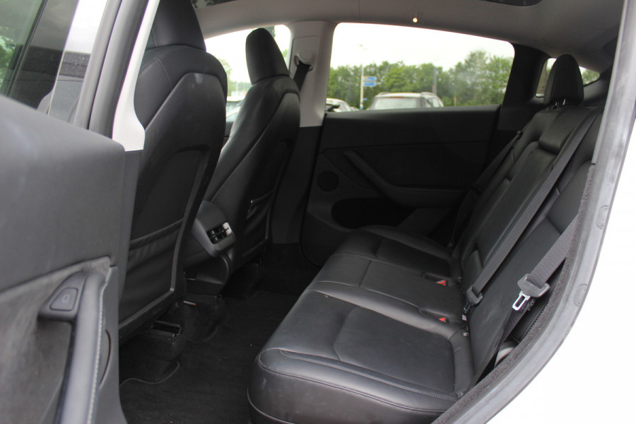 Tesla Model Y RWD 58 kWh / Autopilot / Panormadak / Camera / Premium Audio / 19'' / Navigatie