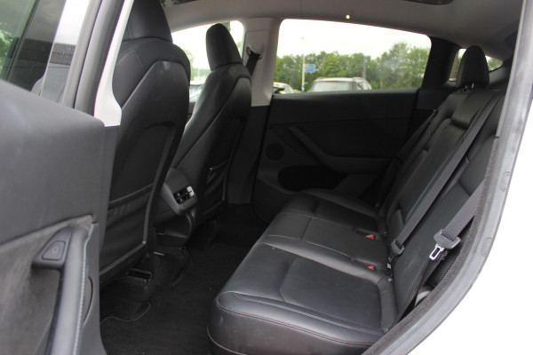 Tesla Model Y RWD 58 kWh / Autopilot / Panormadak / Camera / Premium Audio / 19'' / Navigatie