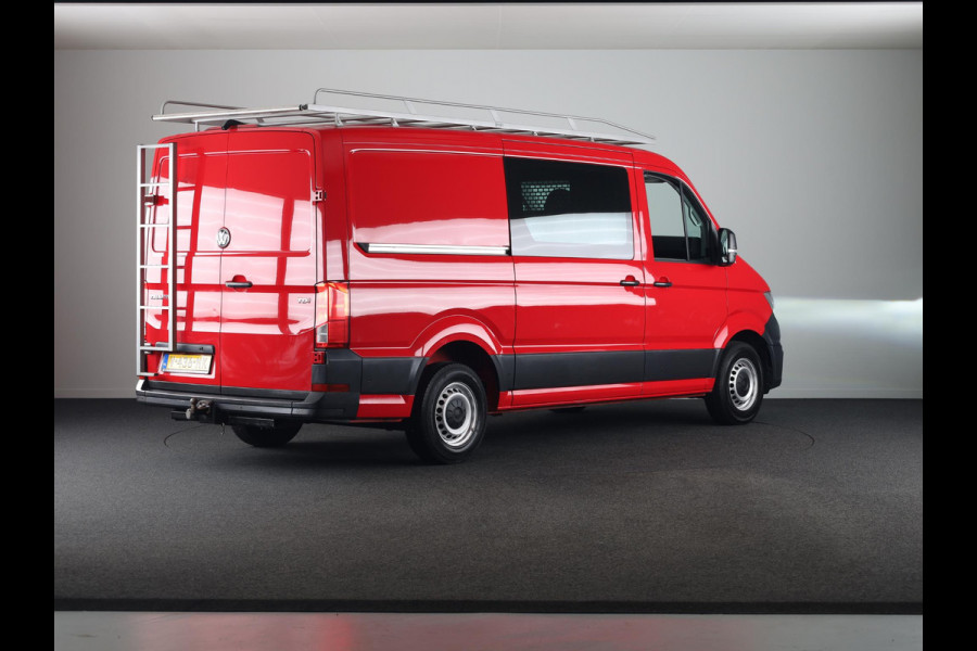 Volkswagen Crafter 35 2.0 TDI L3H2 Highline 140 PK | Trekhaak | Imperiaal | Parkeercamera | Leder | LED koplampen | Parkeer assist |