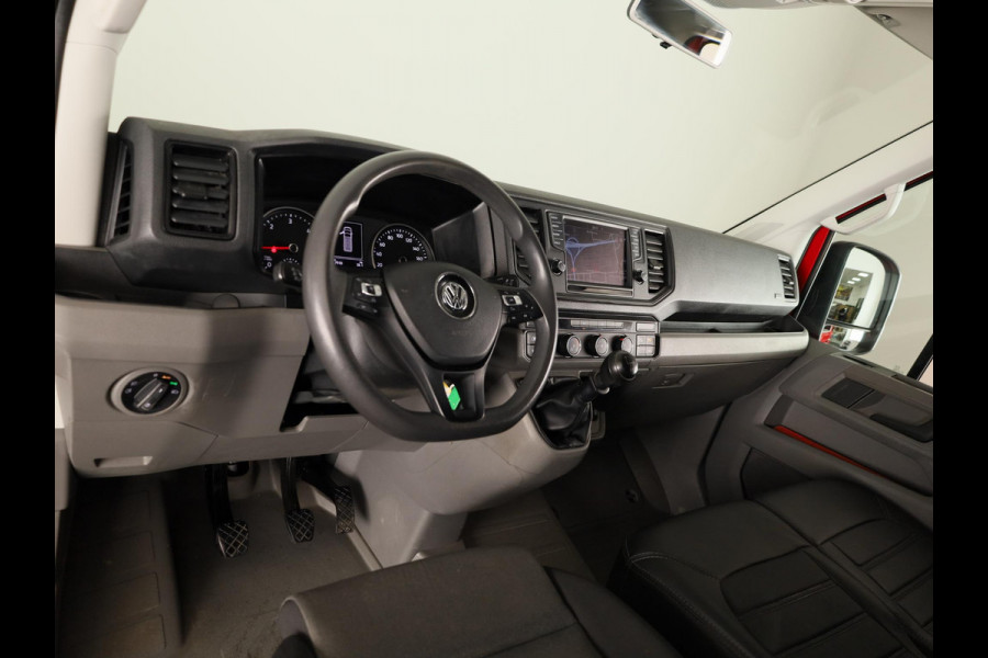 Volkswagen Crafter 35 2.0 TDI L3H2 Highline 140 PK | Trekhaak | Imperiaal | Parkeercamera | Leder | LED koplampen | Parkeer assist |