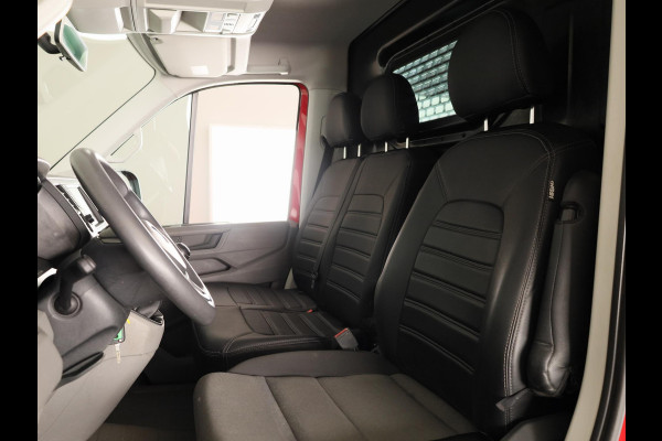 Volkswagen Crafter 35 2.0 TDI L3H2 Highline 140 PK | Trekhaak | Imperiaal | Parkeercamera | Leder | LED koplampen | Parkeer assist |