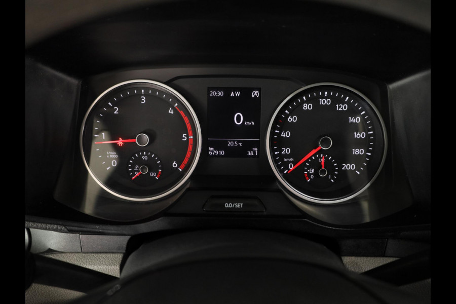 Volkswagen Crafter 35 2.0 TDI L3H2 Highline 140 PK | Trekhaak | Imperiaal | Parkeercamera | Leder | LED koplampen | Parkeer assist |