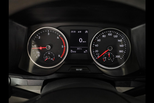 Volkswagen Crafter 35 2.0 TDI L3H2 Highline 140 PK | Trekhaak | Imperiaal | Parkeercamera | Leder | LED koplampen | Parkeer assist |