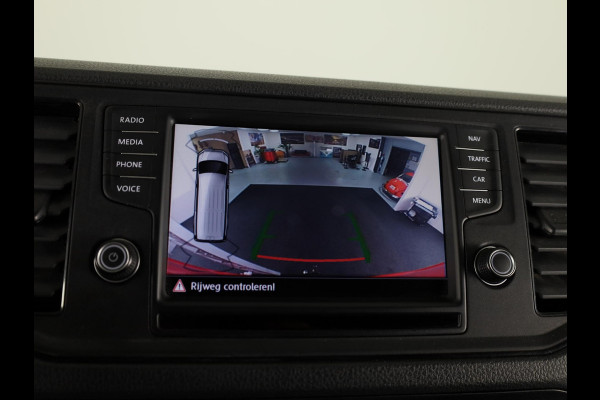 Volkswagen Crafter 35 2.0 TDI L3H2 Highline 140 PK | Trekhaak | Imperiaal | Parkeercamera | Leder | LED koplampen | Parkeer assist |