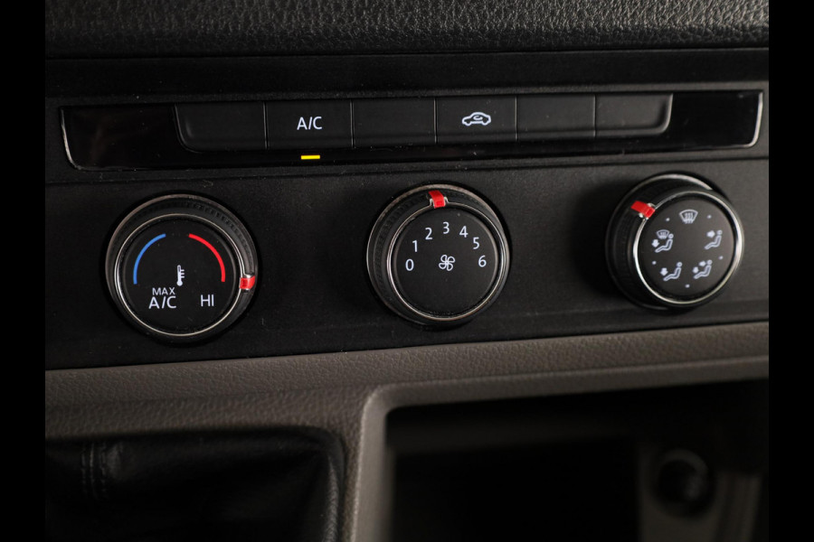 Volkswagen Crafter 35 2.0 TDI L3H2 Highline 140 PK | Trekhaak | Imperiaal | Parkeercamera | Leder | LED koplampen | Parkeer assist |