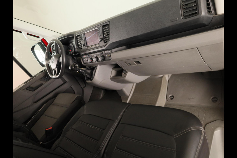 Volkswagen Crafter 35 2.0 TDI L3H2 Highline 140 PK | Trekhaak | Imperiaal | Parkeercamera | Leder | LED koplampen | Parkeer assist |