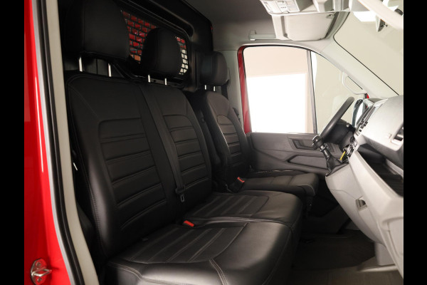 Volkswagen Crafter 35 2.0 TDI L3H2 Highline 140 PK | Trekhaak | Imperiaal | Parkeercamera | Leder | LED koplampen | Parkeer assist |