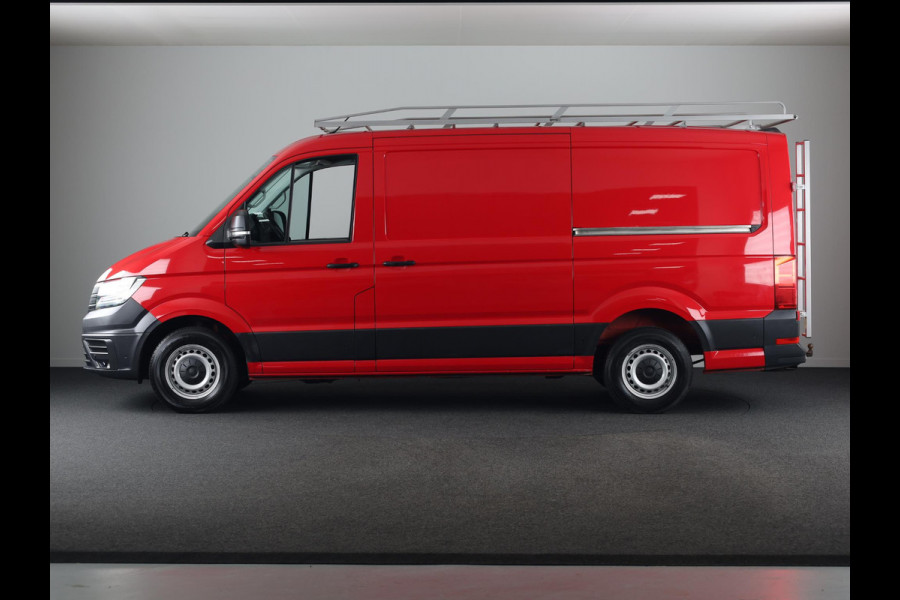 Volkswagen Crafter 35 2.0 TDI L3H2 Highline 140 PK | Trekhaak | Imperiaal | Parkeercamera | Leder | LED koplampen | Parkeer assist |