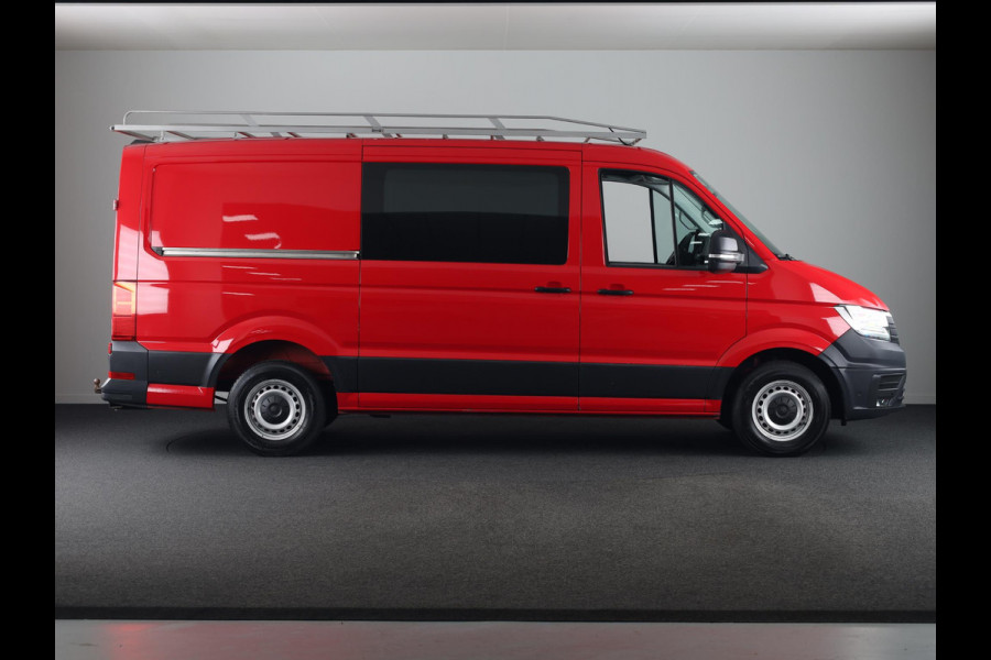 Volkswagen Crafter 35 2.0 TDI L3H2 Highline 140 PK | Trekhaak | Imperiaal | Parkeercamera | Leder | LED koplampen | Parkeer assist |
