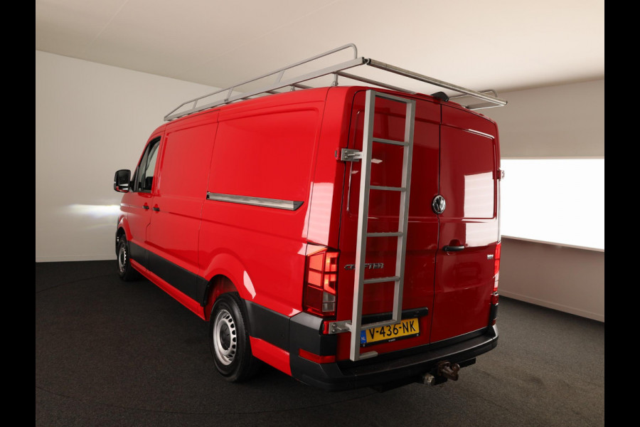 Volkswagen Crafter 35 2.0 TDI L3H2 Highline 140 PK | Trekhaak | Imperiaal | Parkeercamera | Leder | LED koplampen | Parkeer assist |