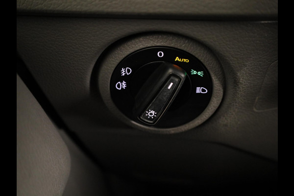 Volkswagen Crafter 35 2.0 TDI L3H2 Highline 140 PK | Trekhaak | Imperiaal | Parkeercamera | Leder | LED koplampen | Parkeer assist |