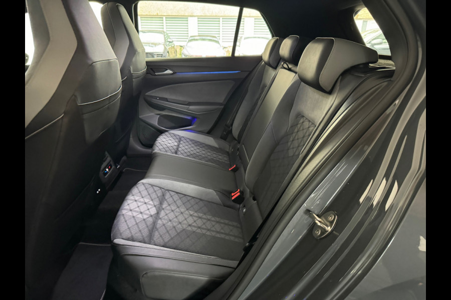 Volkswagen Golf 1.5 eTSI R-Line Pano|Keyless|Camera|IQ|Sfeer