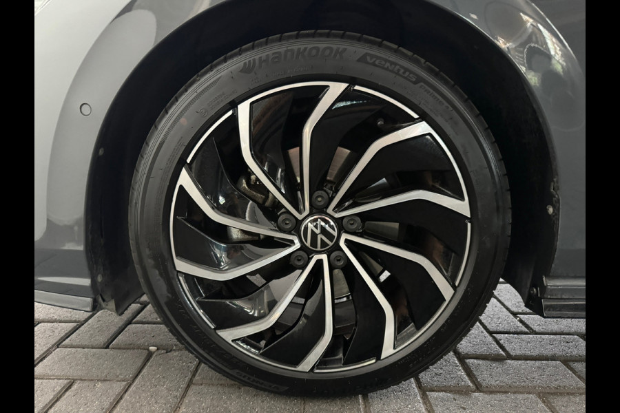 Volkswagen Golf 1.5 eTSI R-Line Pano|Keyless|Camera|IQ|Sfeer