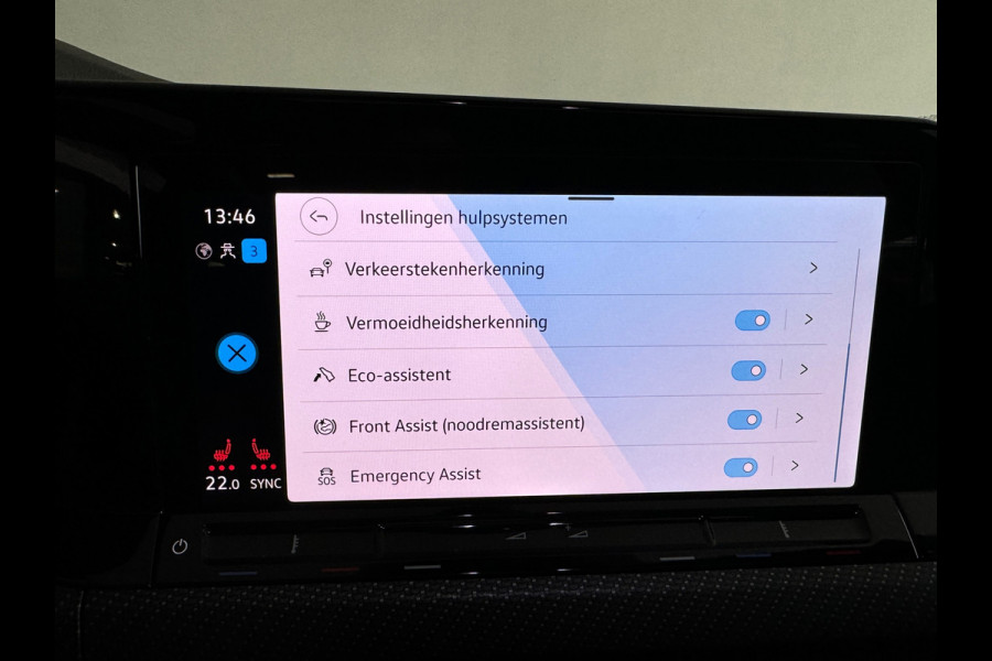 Volkswagen Golf 1.5 eTSI R-Line Pano|Keyless|Camera|IQ|Sfeer