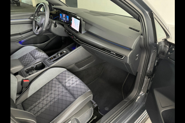 Volkswagen Golf 1.5 eTSI R-Line Pano|Keyless|Camera|IQ|Sfeer