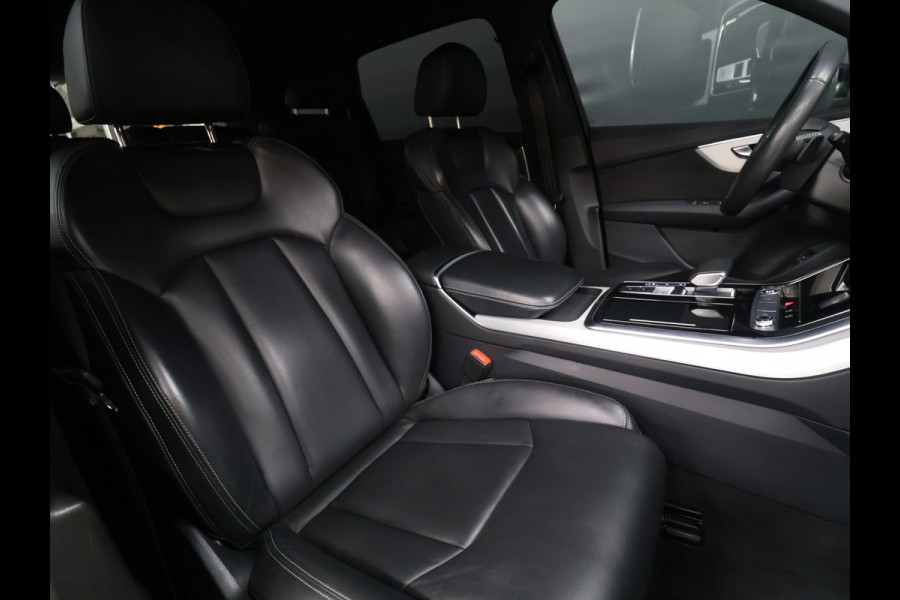 Audi Q7 60 TFSI e quattro Competition S Line [LUCHTVERING, TREKHAAK UITKLAPBAAR, SFEERVERLICHTING, ELEKTRISCH VERSTELBARE STOELEN, APPLE CARPLAY, ANDROID, STOELVERWARMING, CAMERA, PDC V+A, VOL LEDER, CRUISE, CLIMATE, NIEUWSTAAT]