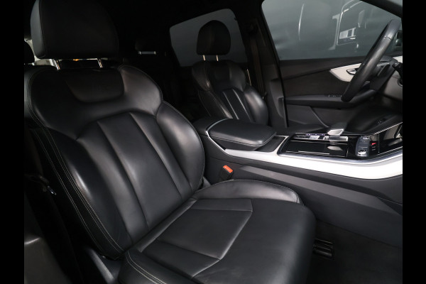 Audi Q7 60 TFSI e quattro Competition S Line [LUCHTVERING, TREKHAAK UITKLAPBAAR, SFEERVERLICHTING, ELEKTRISCH VERSTELBARE STOELEN, APPLE CARPLAY, ANDROID, STOELVERWARMING, CAMERA, PDC V+A, VOL LEDER, CRUISE, CLIMATE, NIEUWSTAAT]