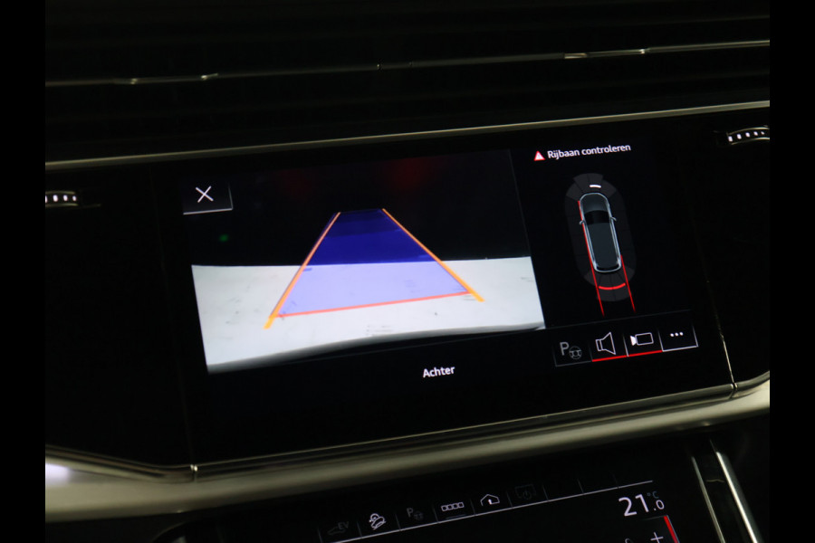 Audi Q7 60 TFSI e quattro Competition S Line [LUCHTVERING, TREKHAAK UITKLAPBAAR, SFEERVERLICHTING, ELEKTRISCH VERSTELBARE STOELEN, APPLE CARPLAY, ANDROID, STOELVERWARMING, CAMERA, PDC V+A, VOL LEDER, CRUISE, CLIMATE, NIEUWSTAAT]