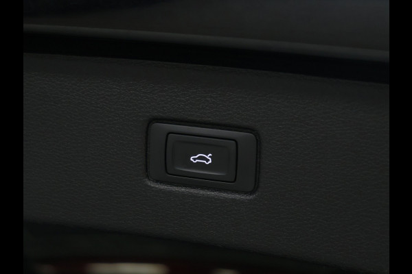 Audi Q7 60 TFSI e quattro Competition S Line [LUCHTVERING, TREKHAAK UITKLAPBAAR, SFEERVERLICHTING, ELEKTRISCH VERSTELBARE STOELEN, APPLE CARPLAY, ANDROID, STOELVERWARMING, CAMERA, PDC V+A, VOL LEDER, CRUISE, CLIMATE, NIEUWSTAAT]