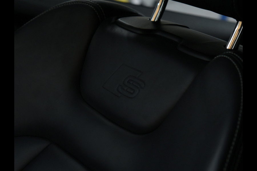 Audi Q7 60 TFSI e quattro Competition S Line [LUCHTVERING, TREKHAAK UITKLAPBAAR, SFEERVERLICHTING, ELEKTRISCH VERSTELBARE STOELEN, APPLE CARPLAY, ANDROID, STOELVERWARMING, CAMERA, PDC V+A, VOL LEDER, CRUISE, CLIMATE, NIEUWSTAAT]