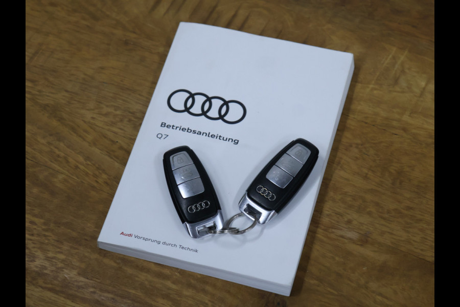 Audi Q7 60 TFSI e quattro Competition S Line [LUCHTVERING, TREKHAAK UITKLAPBAAR, SFEERVERLICHTING, ELEKTRISCH VERSTELBARE STOELEN, APPLE CARPLAY, ANDROID, STOELVERWARMING, CAMERA, PDC V+A, VOL LEDER, CRUISE, CLIMATE, NIEUWSTAAT]