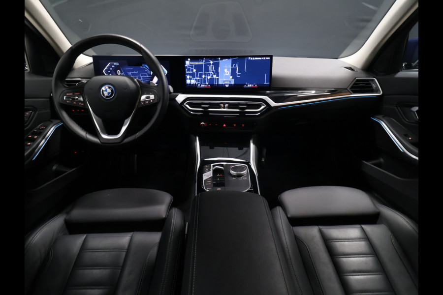 BMW 3 Serie Touring 320e FACELIFT SOH 94% [TREKHAAK UITKLAPBAAR, SOH: 94%, APPLE CARPLAY, ELEKTRISCH VERSTELBARE STOELEN, CAMERA, PDC V+A, VOL LEDER, LED, CRUISE CONTROL, NIEUWSTAAT]