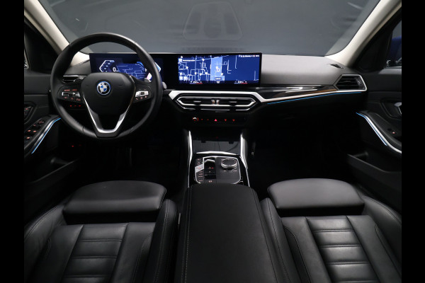 BMW 3 Serie Touring 320e FACELIFT SOH 94% [TREKHAAK UITKLAPBAAR, SOH: 94%, APPLE CARPLAY, ELEKTRISCH VERSTELBARE STOELEN, CAMERA, PDC V+A, VOL LEDER, LED, CRUISE CONTROL, NIEUWSTAAT]