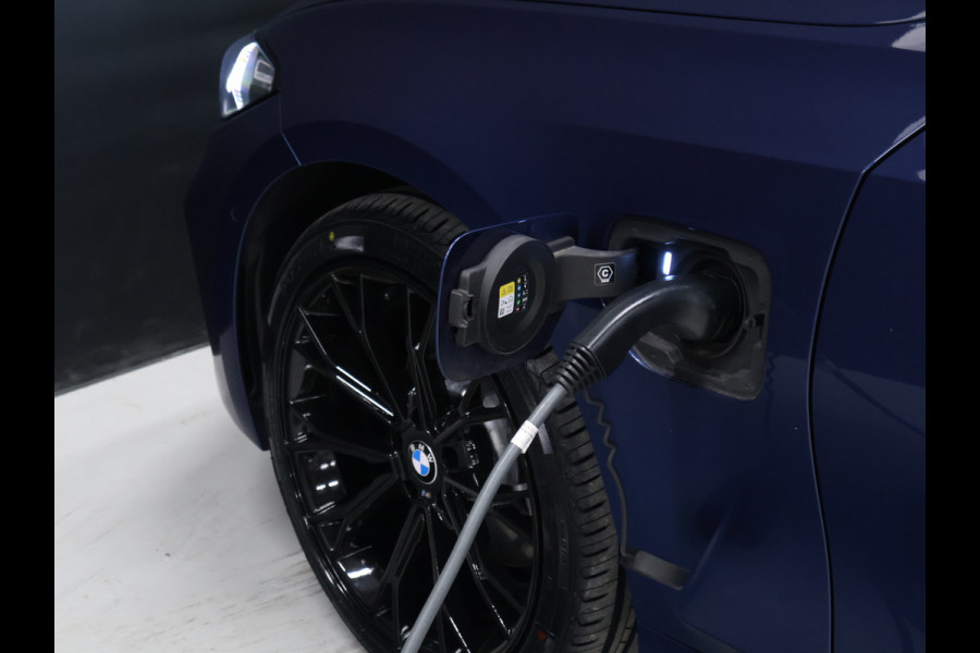 BMW 3 Serie Touring 320e FACELIFT SOH 94% [TREKHAAK UITKLAPBAAR, SOH: 94%, APPLE CARPLAY, ELEKTRISCH VERSTELBARE STOELEN, CAMERA, PDC V+A, VOL LEDER, LED, CRUISE CONTROL, NIEUWSTAAT]