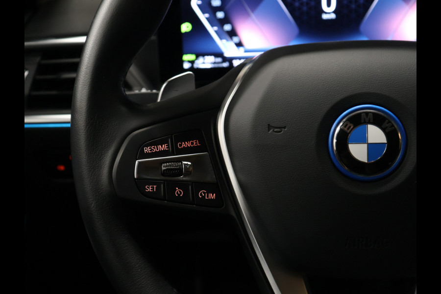 BMW 3 Serie Touring 320e FACELIFT SOH 94% [TREKHAAK UITKLAPBAAR, SOH: 94%, APPLE CARPLAY, ELEKTRISCH VERSTELBARE STOELEN, CAMERA, PDC V+A, VOL LEDER, LED, CRUISE CONTROL, NIEUWSTAAT]