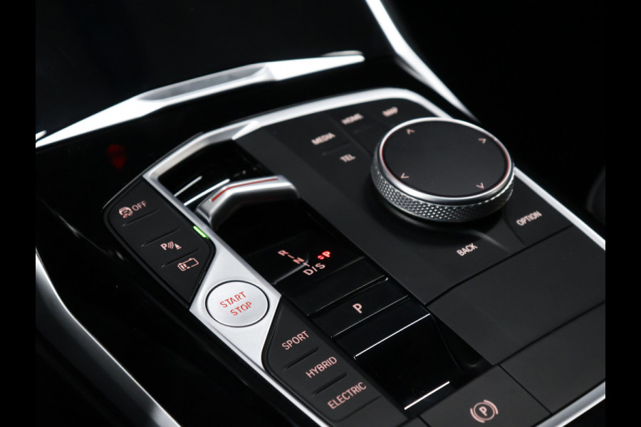 BMW 3 Serie Touring 320e FACELIFT SOH 94% [TREKHAAK UITKLAPBAAR, SOH: 94%, APPLE CARPLAY, ELEKTRISCH VERSTELBARE STOELEN, CAMERA, PDC V+A, VOL LEDER, LED, CRUISE CONTROL, NIEUWSTAAT]