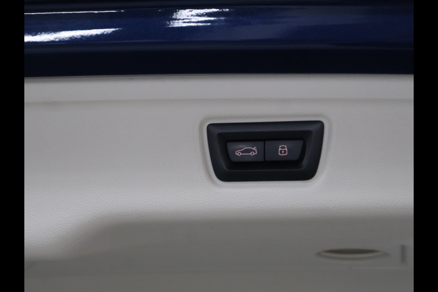 BMW 3 Serie Touring 320e FACELIFT SOH 94% [TREKHAAK UITKLAPBAAR, SOH: 94%, APPLE CARPLAY, ELEKTRISCH VERSTELBARE STOELEN, CAMERA, PDC V+A, VOL LEDER, LED, CRUISE CONTROL, NIEUWSTAAT]