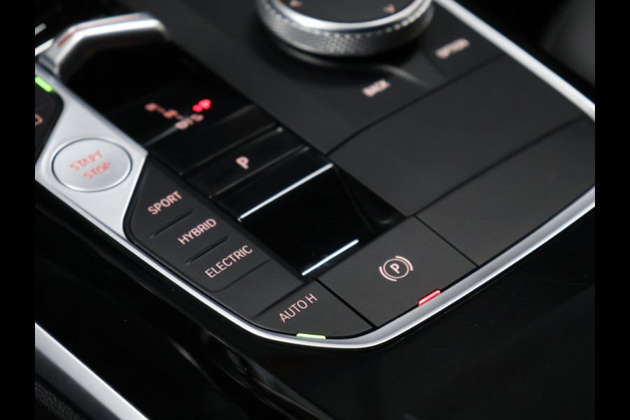 BMW 3 Serie Touring 320e FACELIFT SOH 94% [TREKHAAK UITKLAPBAAR, SOH: 94%, APPLE CARPLAY, ELEKTRISCH VERSTELBARE STOELEN, CAMERA, PDC V+A, VOL LEDER, LED, CRUISE CONTROL, NIEUWSTAAT]