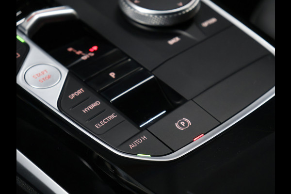 BMW 3 Serie Touring 320e FACELIFT SOH 94% [TREKHAAK UITKLAPBAAR, SOH: 94%, APPLE CARPLAY, ELEKTRISCH VERSTELBARE STOELEN, CAMERA, PDC V+A, VOL LEDER, LED, CRUISE CONTROL, NIEUWSTAAT]
