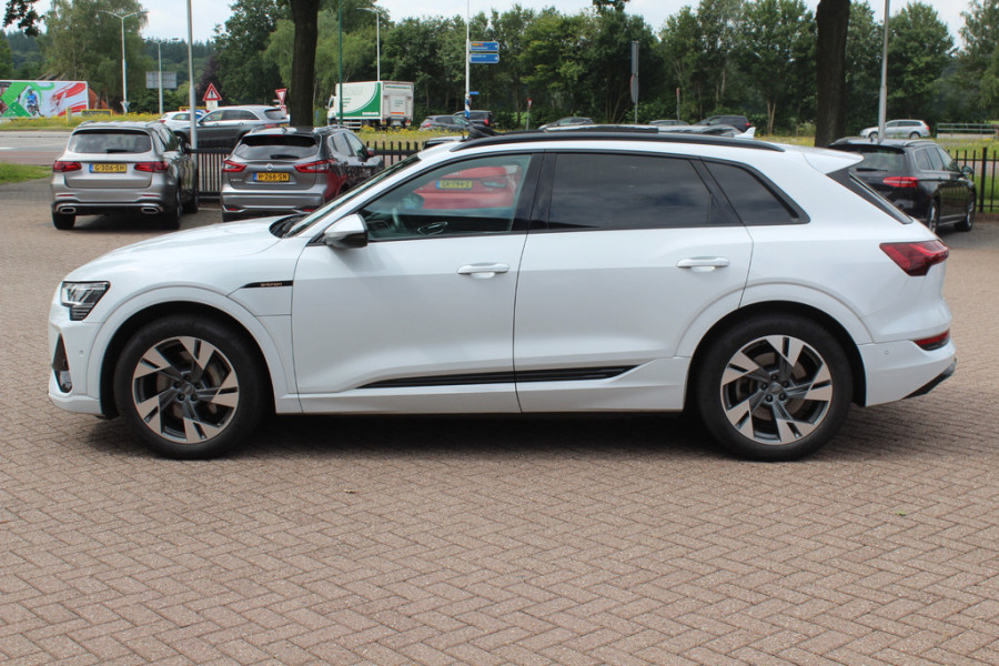 Audi e-tron e-tron 50 quattro Launch ed. 71 kWh 3x S-Line / Trekhaak / Panoramadak / Camera / 20'' / Luchtvering / ACC / Navigatie / Stoelverwarming / DAB
