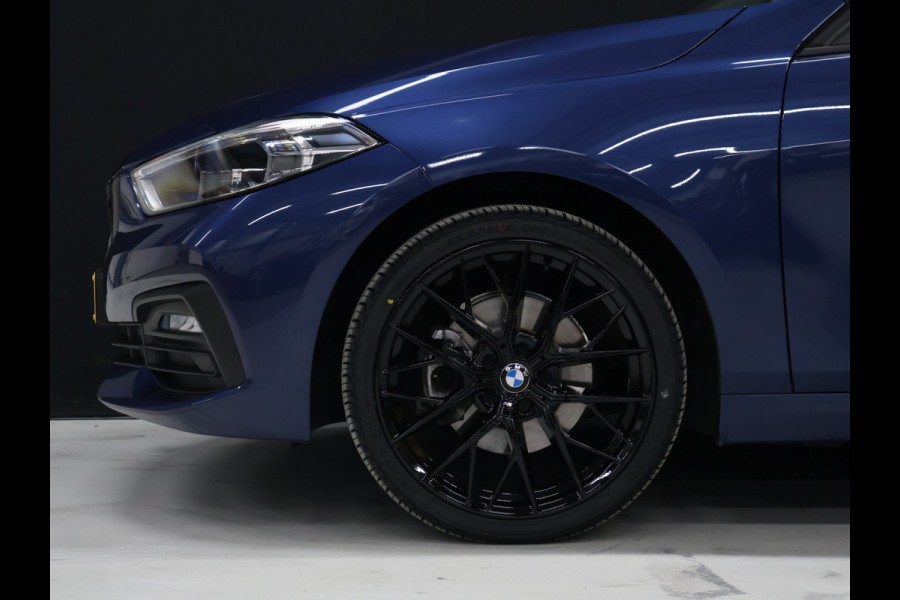 BMW 1-serie 118i M Sport [M STUUR, APPLE CARPLAY, STOELVERWARMING, VOL LEDER, ANDROID, DIGITAL DASH, LED, CRUISE CONTROL, CLIMATE CONTROL, NIEUWSTAAT]