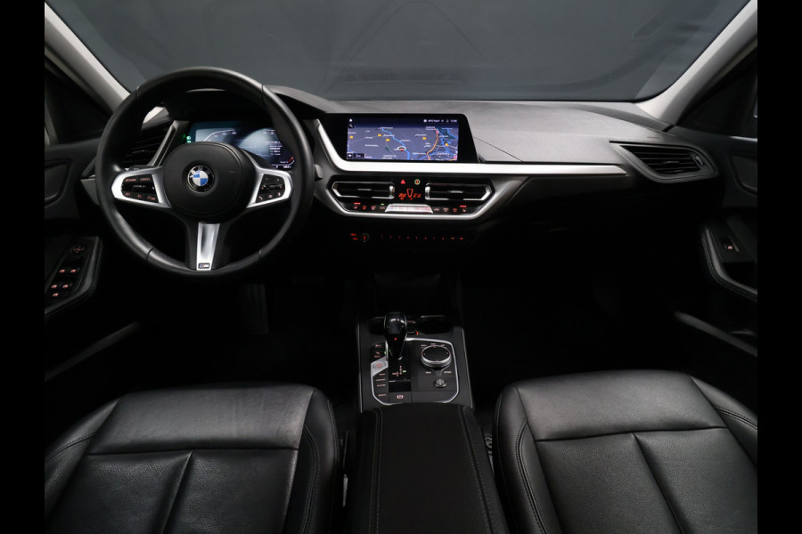 BMW 1-serie 118i M Sport [M STUUR, APPLE CARPLAY, STOELVERWARMING, VOL LEDER, ANDROID, DIGITAL DASH, LED, CRUISE CONTROL, CLIMATE CONTROL, NIEUWSTAAT]