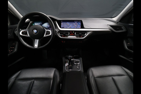 BMW 1-serie 118i M Sport [M STUUR, APPLE CARPLAY, STOELVERWARMING, VOL LEDER, ANDROID, DIGITAL DASH, LED, CRUISE CONTROL, CLIMATE CONTROL, NIEUWSTAAT]