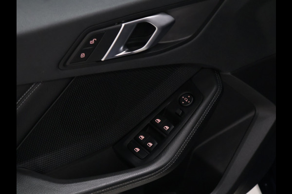 BMW 1-serie 118i M Sport [M STUUR, APPLE CARPLAY, STOELVERWARMING, VOL LEDER, ANDROID, DIGITAL DASH, LED, CRUISE CONTROL, CLIMATE CONTROL, NIEUWSTAAT]