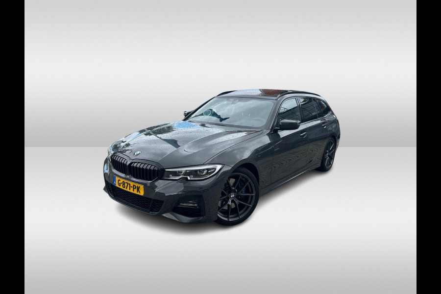 BMW 3 Serie Touring 330i High Exe. M Sport / Panoramadak / Camera / Leder / CarPlay / 19'' / Sportstoelen / Stoelverwarming / DAB / Cruise Control / Getint glas