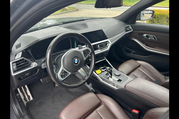 BMW 3 Serie Touring 330i High Exe. M Sport / Panoramadak / Camera / Leder / CarPlay / 19'' / Sportstoelen / Stoelverwarming / DAB / Cruise Control / Getint glas
