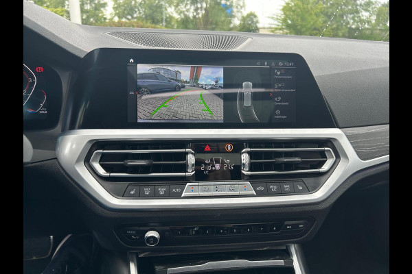 BMW 3 Serie Touring 330i High Exe. M Sport / Panoramadak / Camera / Leder / CarPlay / 19'' / Sportstoelen / Stoelverwarming / DAB / Cruise Control / Getint glas