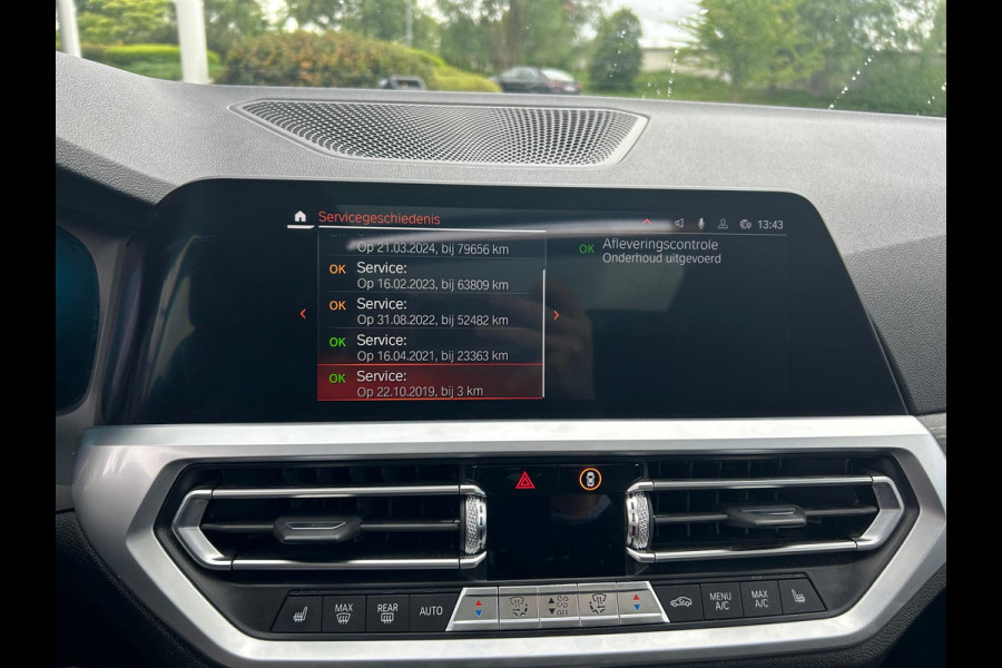BMW 3 Serie Touring 330i High Exe. M Sport / Panoramadak / Camera / Leder / CarPlay / 19'' / Sportstoelen / Stoelverwarming / DAB / Cruise Control / Getint glas